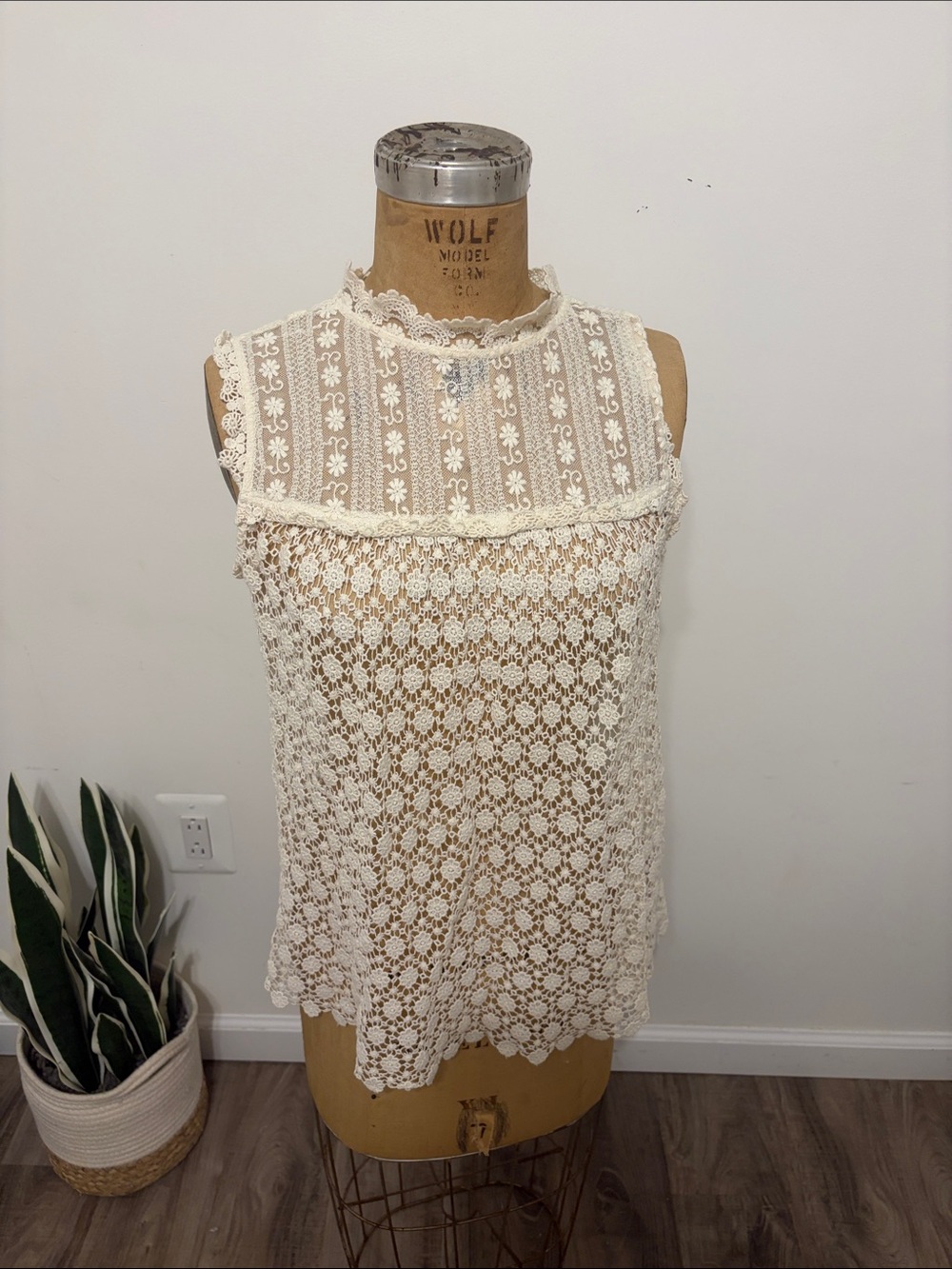 Women's Cream Lace Crochet Sleeveless Camisole